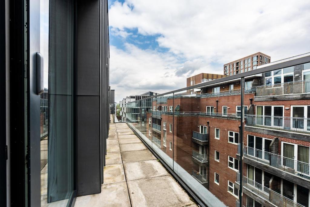 City Living Penthouse Apartment With Parking マンチェスター エクステリア 写真