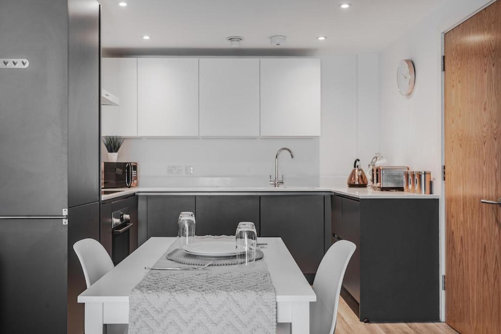 City Living Penthouse Apartment With Parking マンチェスター エクステリア 写真
